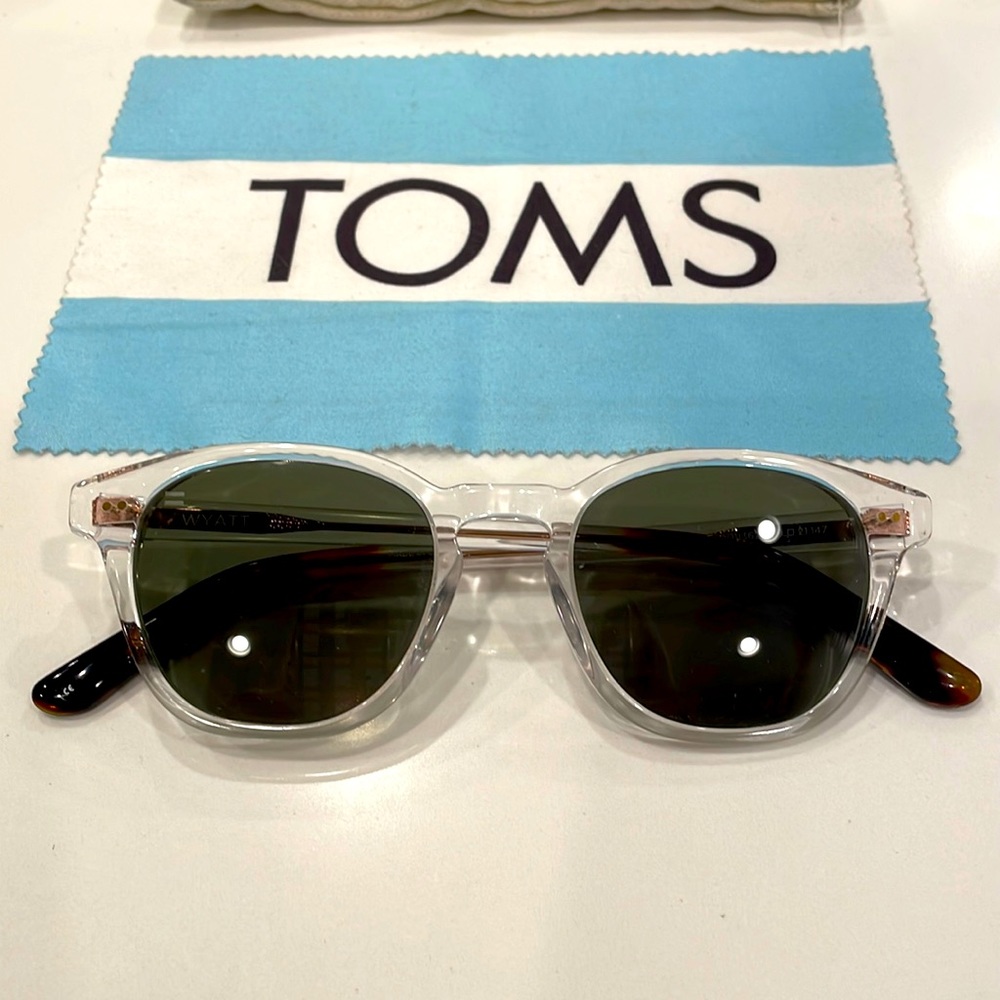 Authentic Tom’s women’s sunglasses.